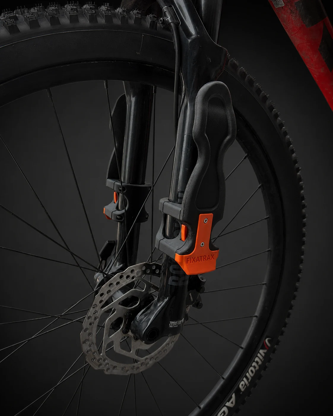 Supports FIXATRAX installés sur une fourche de vélo