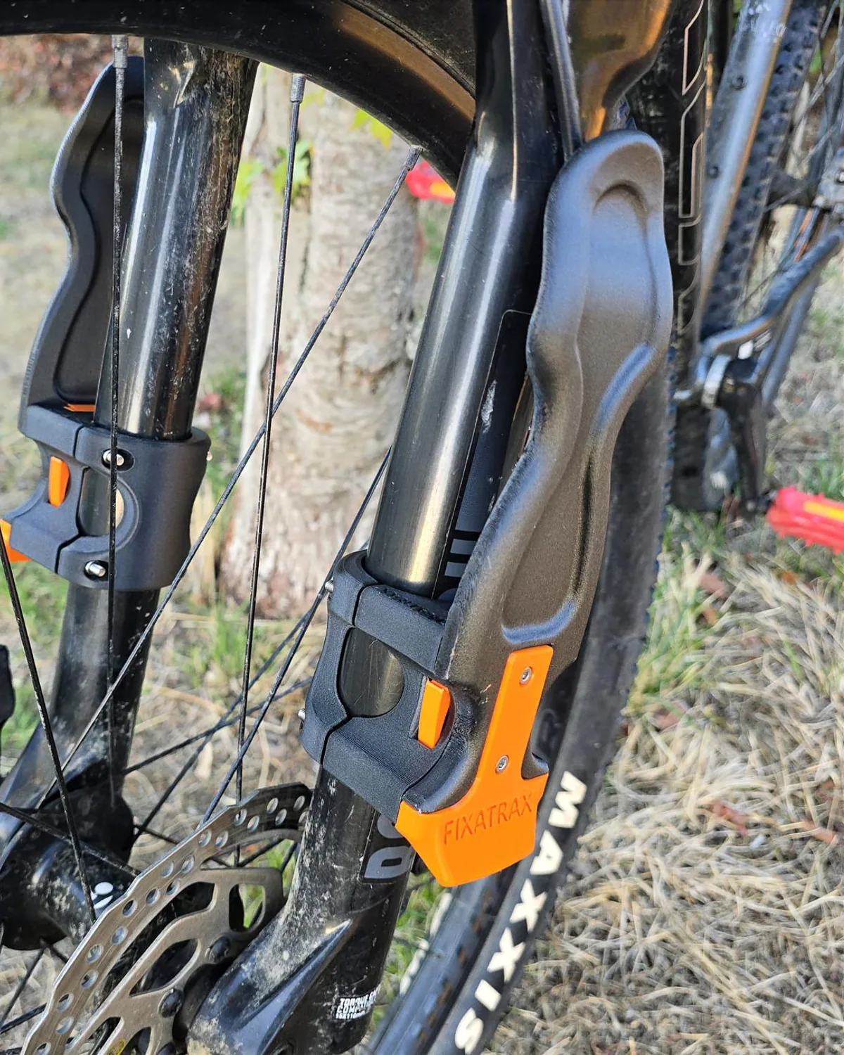 fixatrax-kit-fourcje-porte-chaussures-monte-VTT